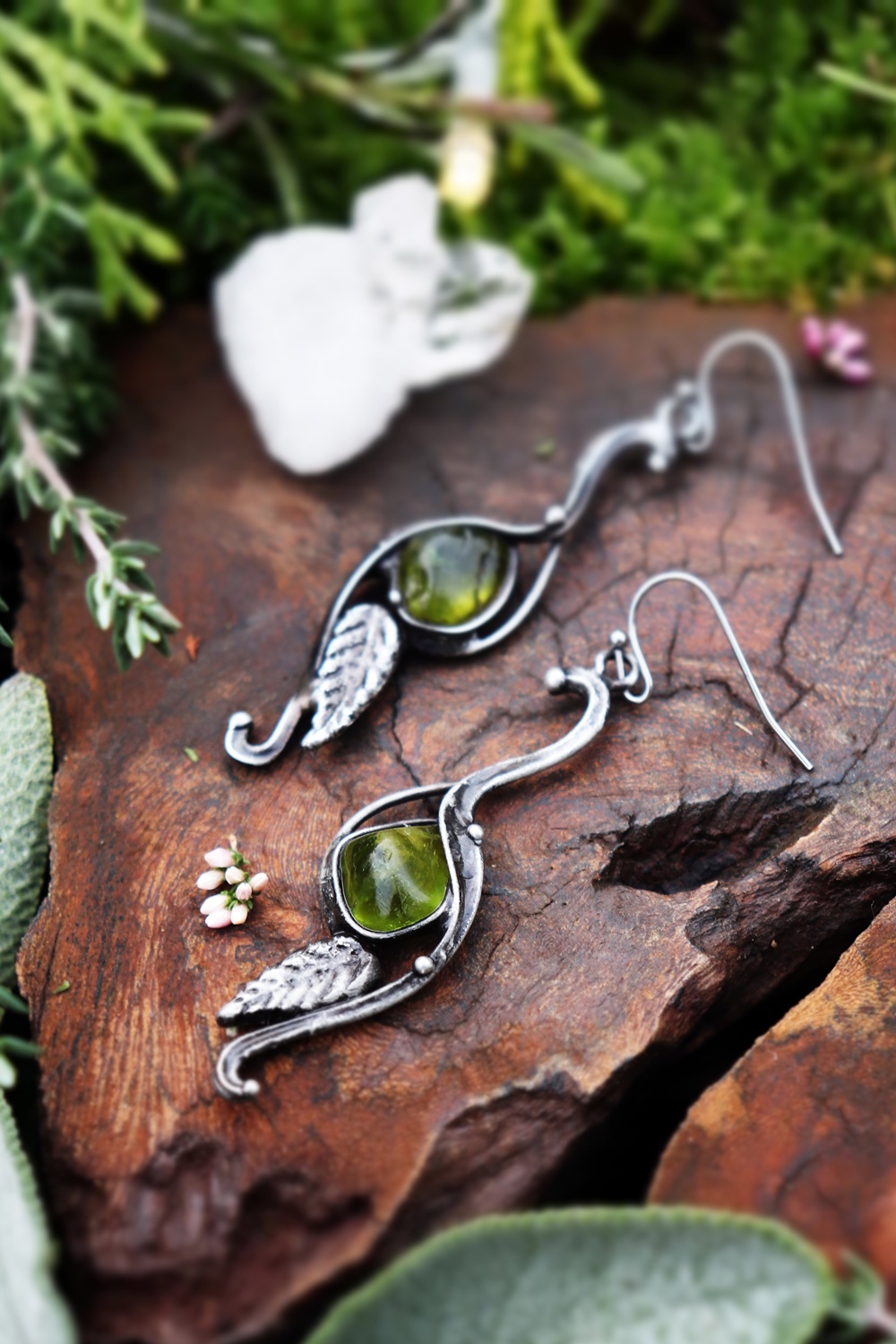 ručně vyrobené náušnice z minerálů