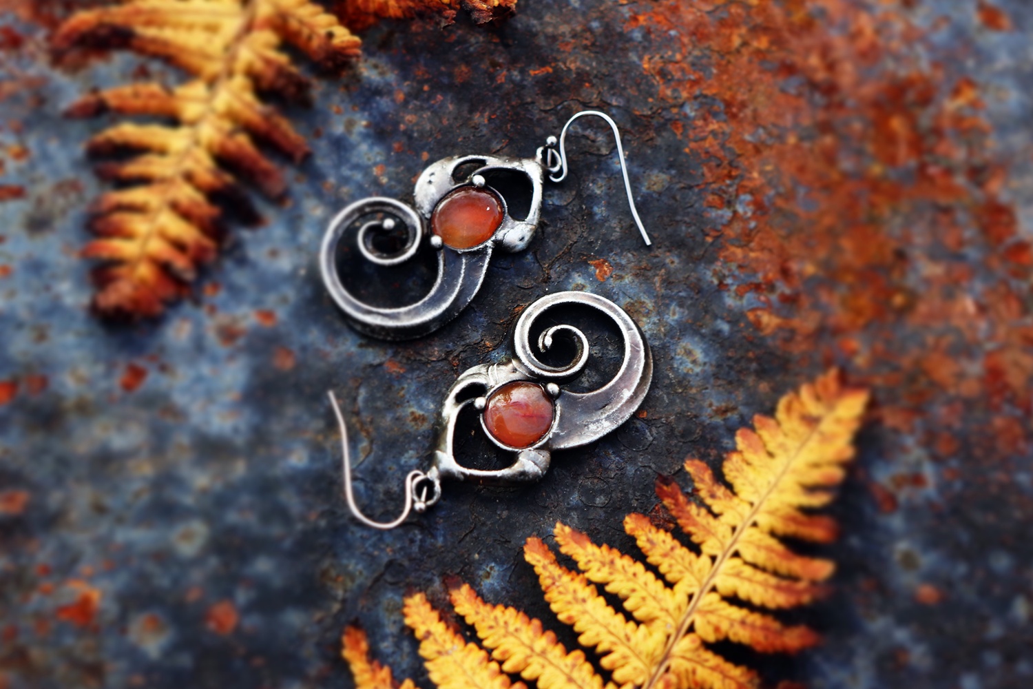 cínované náušnice s karneolem
