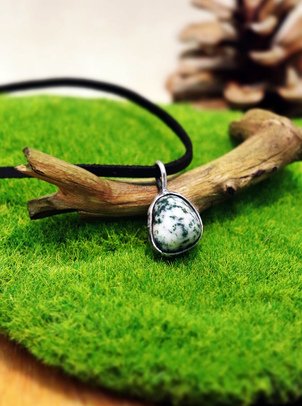 achát mechový přívěsek