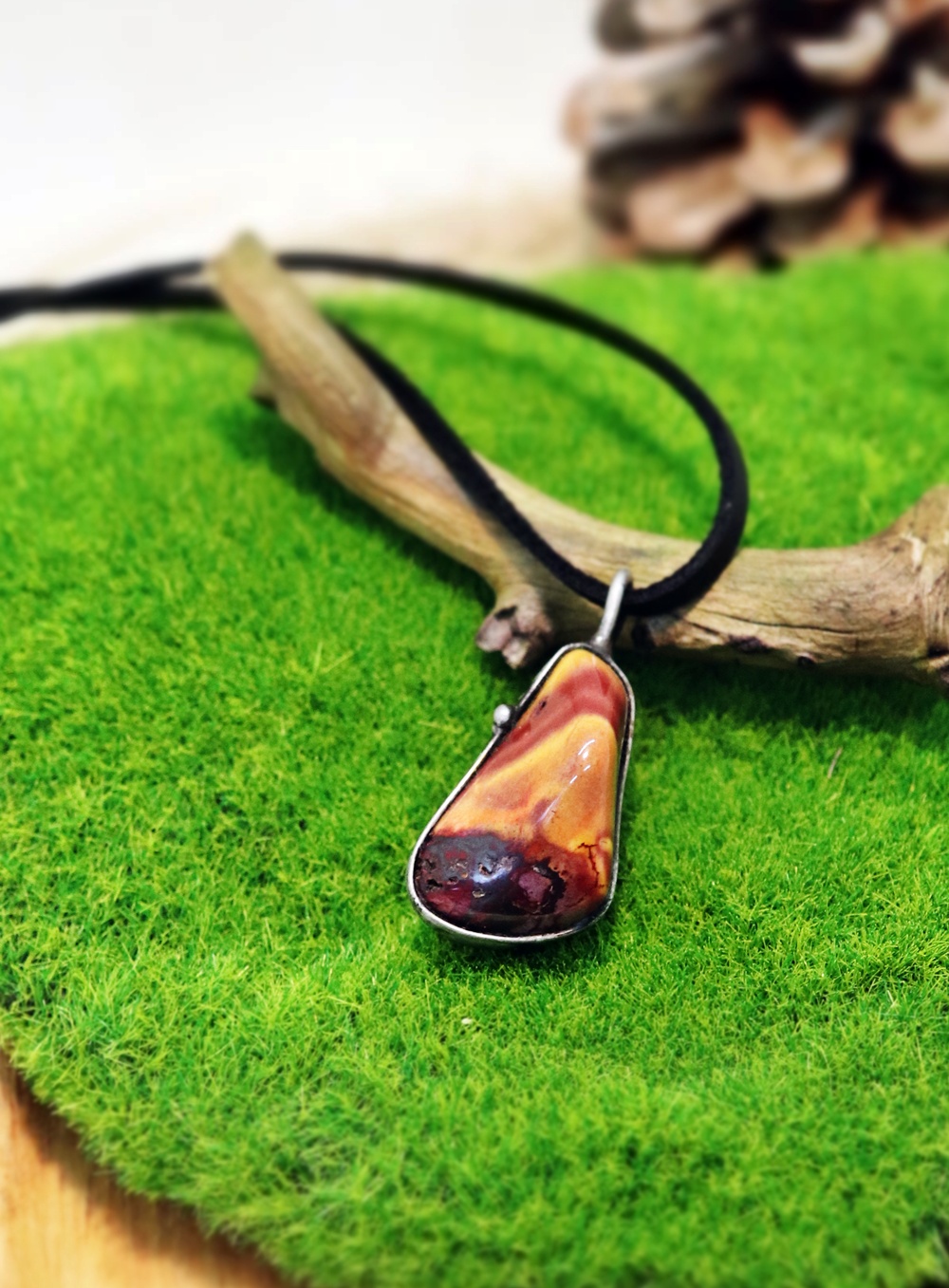 jaspis cínovaný přívěsek