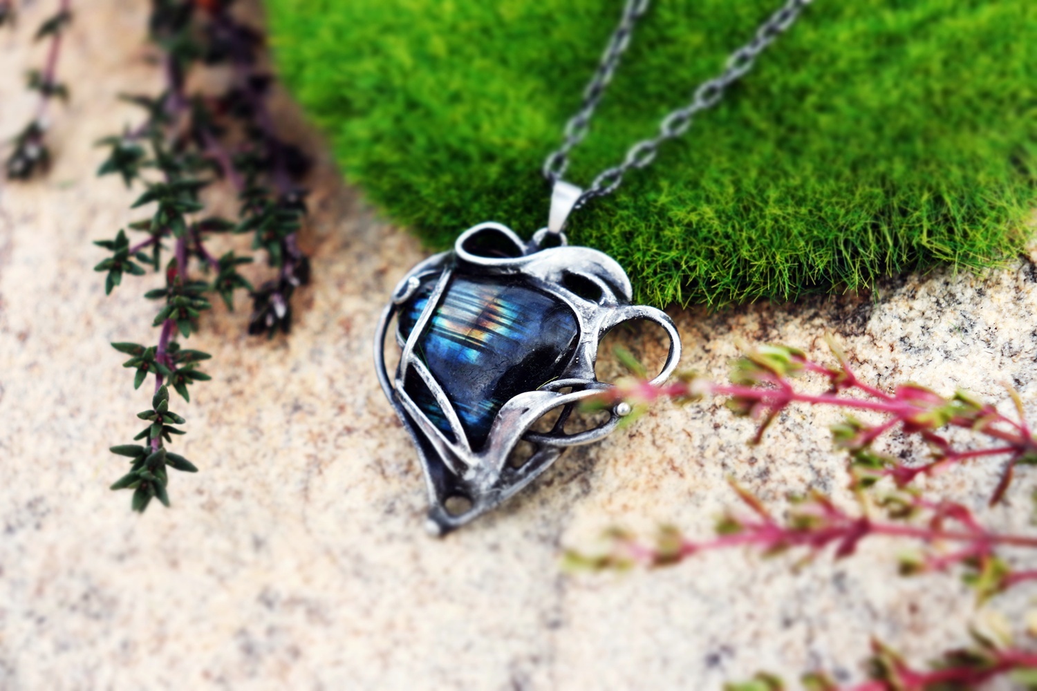 cínovaný labradorit