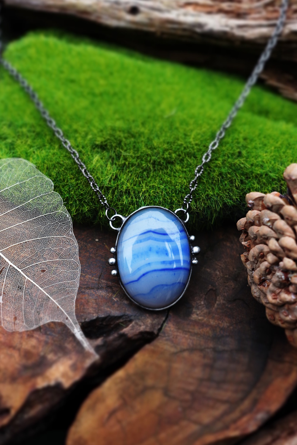 cínovaný šperk achát