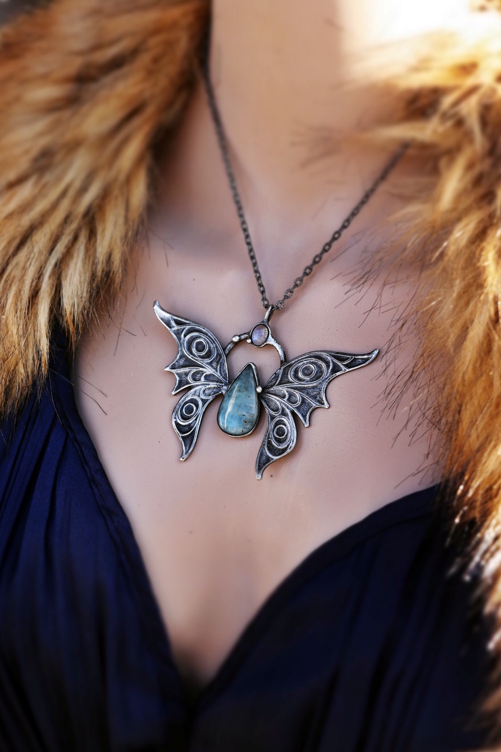 cínovaný šperk s akvamarínem