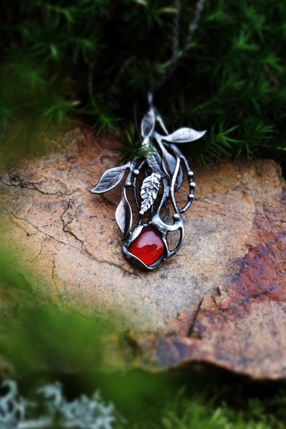 ručně vyráběný šperk červený
