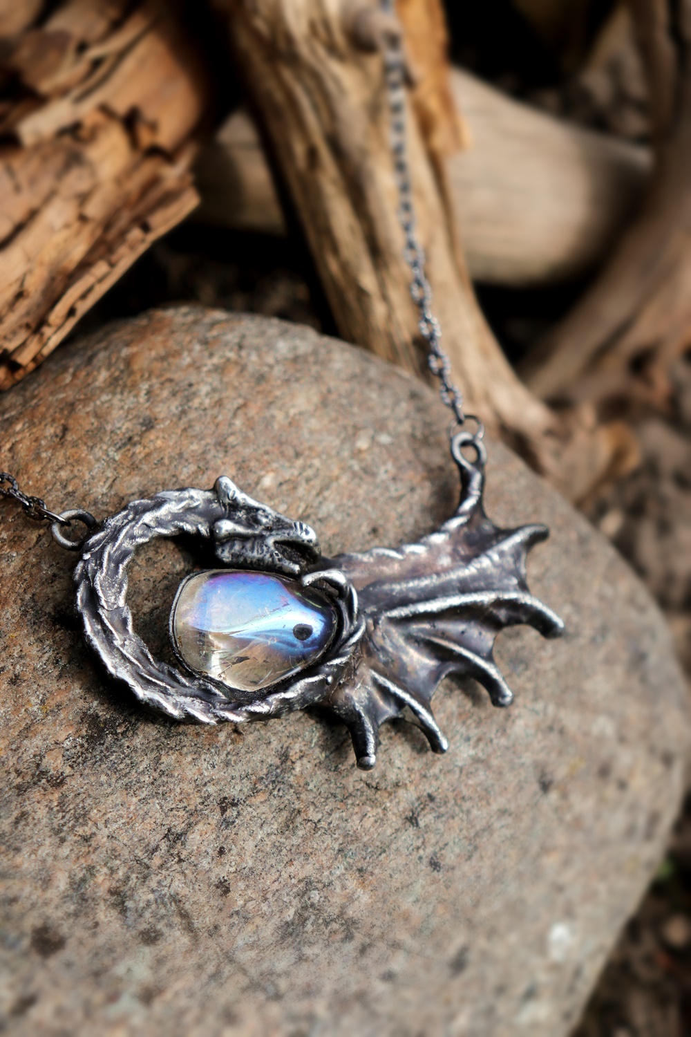 originální šperky s kamenem